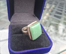 Vintage Sterling 925 Silver Ladies Ring with a square-cut Green Gemstone