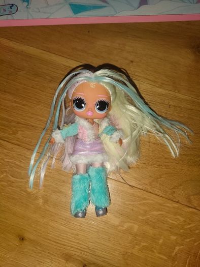 L.O.L Ski chalet and doll