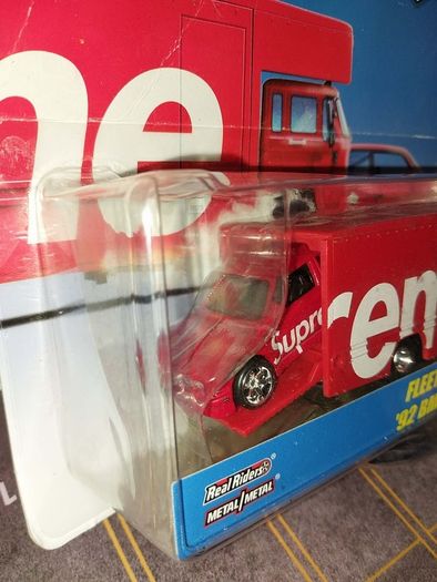 Supreme x Hot Wheels Fleet Flyer + '92 BMW M3, a highly sought-after collaboration released during Supreme's Spring/Summer 2019 season. Also Single loose Truck