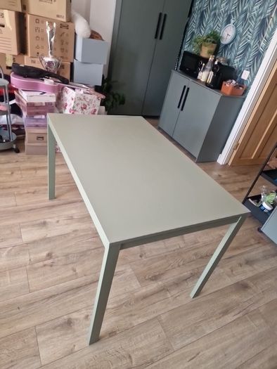 extendable dining table