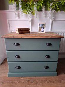 Luxury chest of drawers