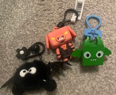 3 keyrings new without tags