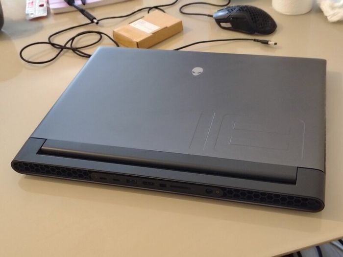 Alienware m18 R1 Gaming Laptop 18"