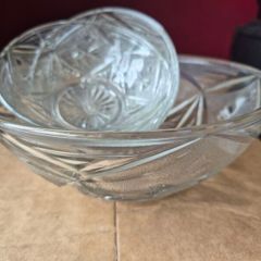 Vintage pressed glass nesting bowls