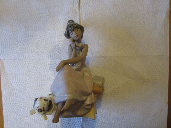 Lladro  figurine ....chit chat
