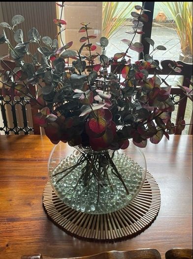 Scalloped edge round bowl/vase