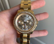 Juicy Couture watch in great condition, barely used but it needs a new engine