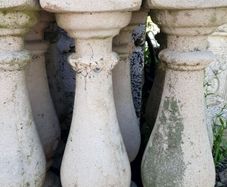 6 Concrete balustrades