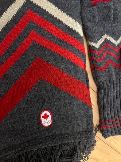 Canada Gloves; Scarf & Hat Set
