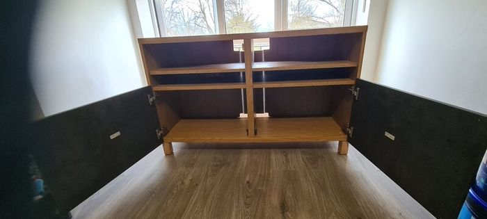 Tv Table like new, perfect condition very fancy!!!