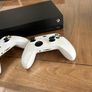 Xbox one x 1 TB Image 2