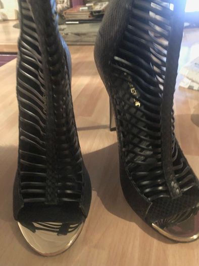 size 6 River Island strappy with gold toe tips