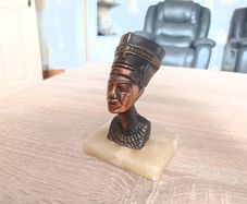 Vintage Egyptian Queen Nefertiti buststatue