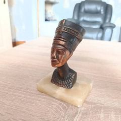 Vintage Egyptian Queen Nefertiti buststatue