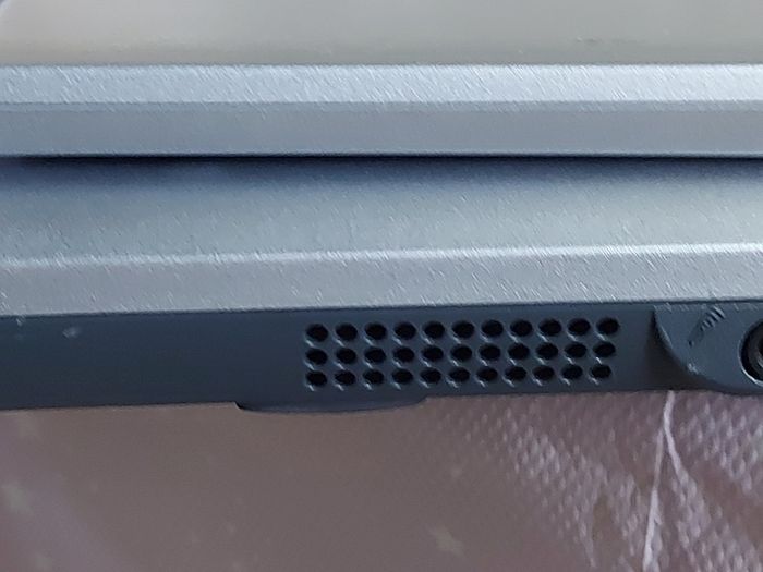 Rare Vintage Fujitsu Siemens Lifebook, E Series, FPC07048B Part number CP127259, Running Windows 2000 Professional, uses 3.5 floppy disk, 20GB HDD, amd all the connecting Ports from 30 years ago Era