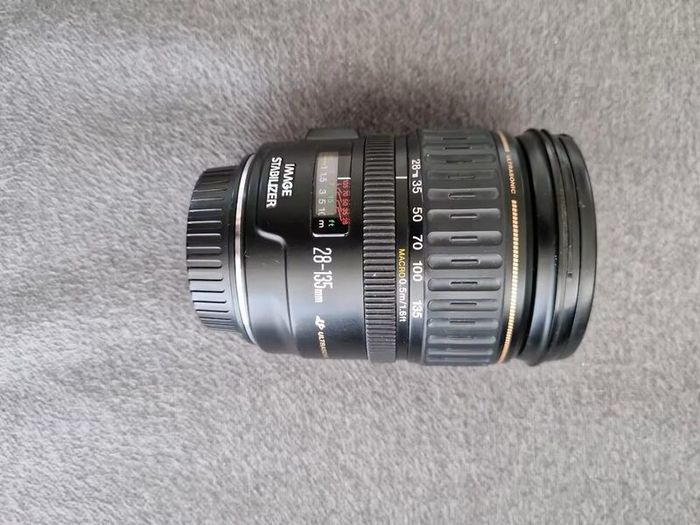 Canon EF 28 135mm f/3.5 5.6 IS USM Lens