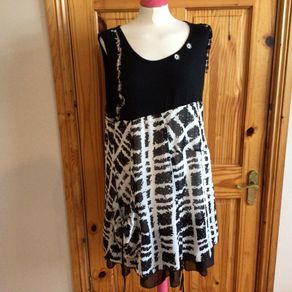Purple Rose ladies black and white sleeveless dress Size L Uk 14/16 postage included