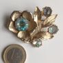 Vintage gold tone flower shaped statement brooch pin 21.3g     brooch Image 2