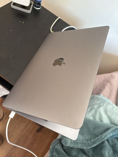 macbook pro 2020 i5