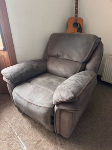Recliner Manaully operated