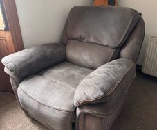 Recliner Manaully operated