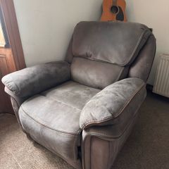 Recliner Manaully operated