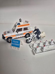 Matchbox Superkings Police set