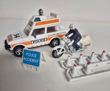Matchbox Superkings Police set