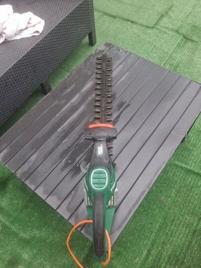 PowerToolsBlack+Decker 500W electric hedge trimmer in