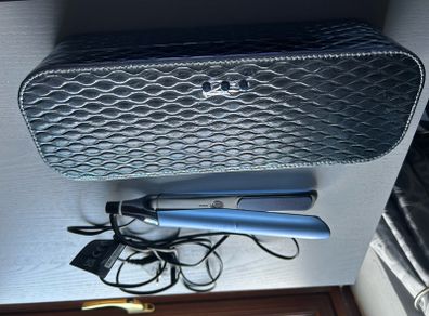 GHD icy blue Chronos straightner