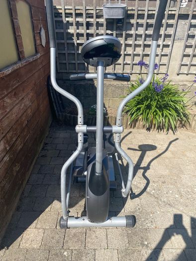 Free Cross Trainer