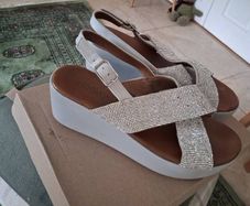 Beautiful Inuovo Silver Sparkly Sandals in Size 40 UK7