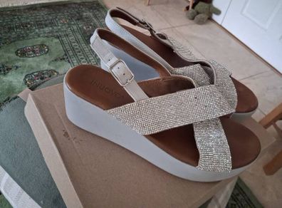 Beautiful Inuovo Silver Sparkly Sandals in Size 40 UK7