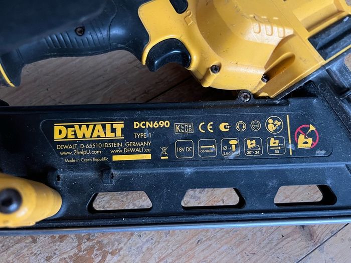 Framing Nail Gun DEWALT DCN690 For Parts