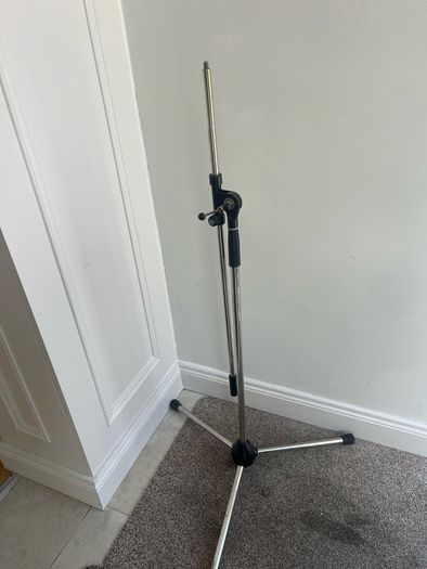 Microphone stand