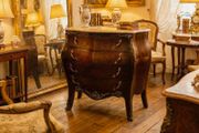 Plain and elegant Inlaid bombe chest