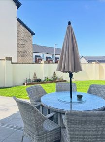 Rathwood 6 Seater Set with 135cm Round Table - Garden Chairs & Table
