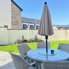 Rathwood 6 Seater Set with 135cm Round Table - Garden Chairs & Table