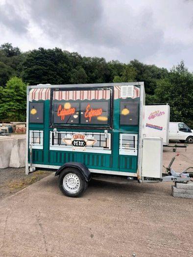 Mobile catering trailer