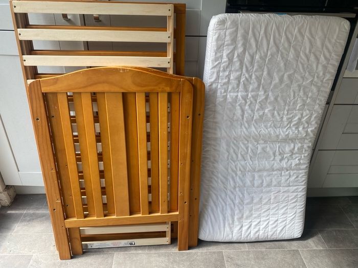 Free mothercare takeley cot and ikea vyssa mattress
