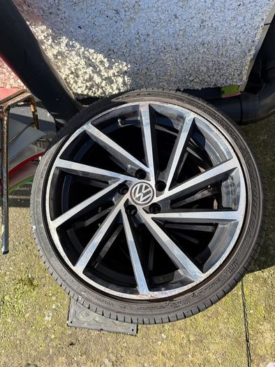 Volkswagen 17" Alloy wheels + tyres