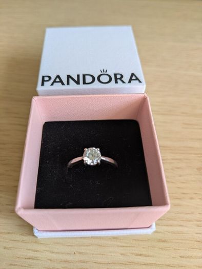 Pandora Sparkling Solitaire Ring