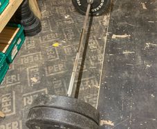 6ft olympic bar + 4x15kg bumper plates