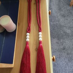 Curtain tiebacks with tassels