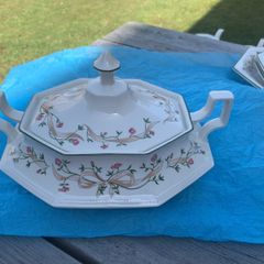 Eternal Beau covered vegetable dish/ Tureen