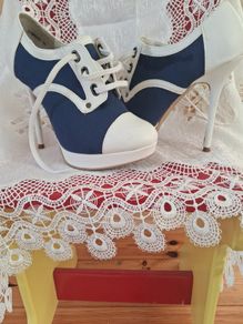 High heels size 4