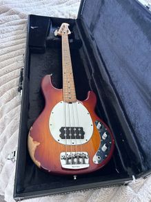 Ernie ball Musicman Stingray bass
