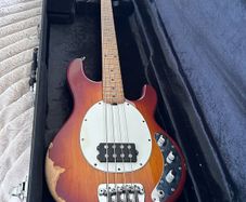 Ernie ball Musicman Stingray bass