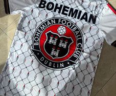 Bohemian jersey kneecap