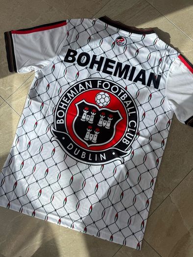 Bohemian jersey kneecap